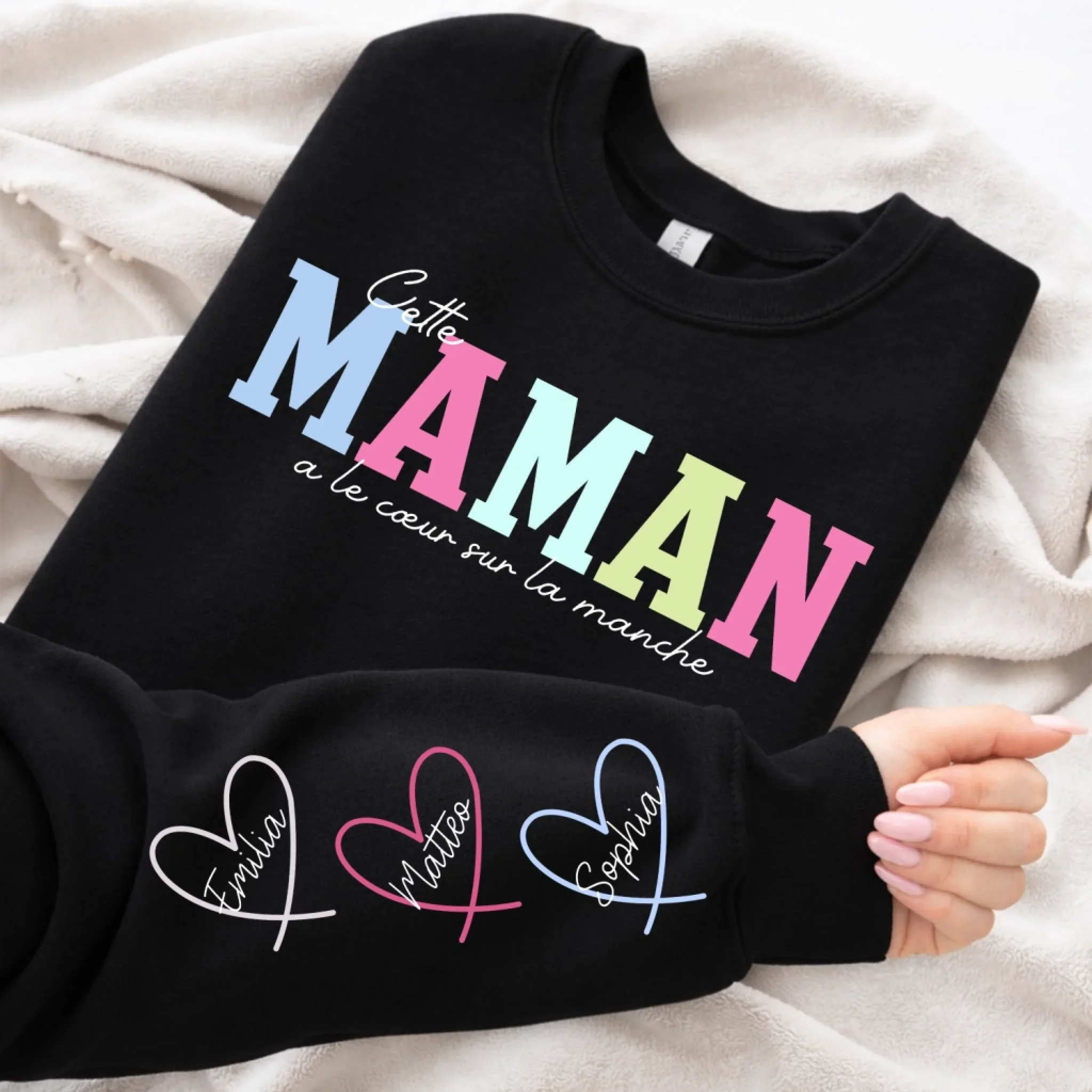 Sweat-shirt personnalisé – Elle porte son cœur sur la main - Image 3
