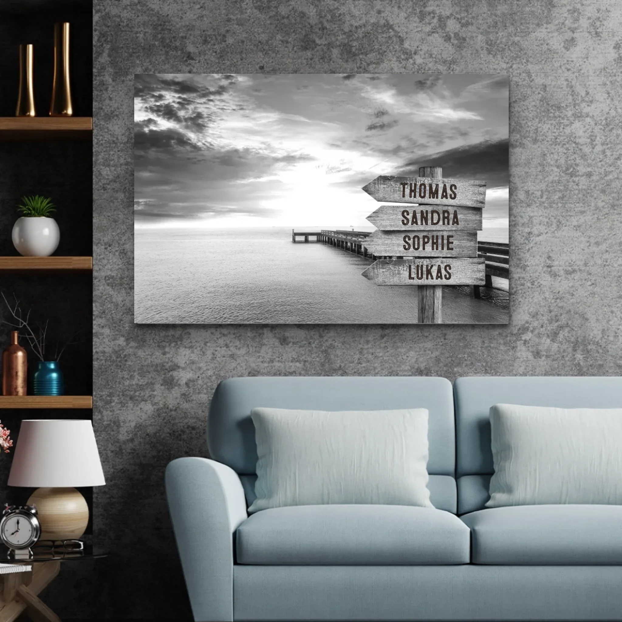 Toile personnalisée "Poteau indicateur sur la passerelle au bord de la mer" - Image 3